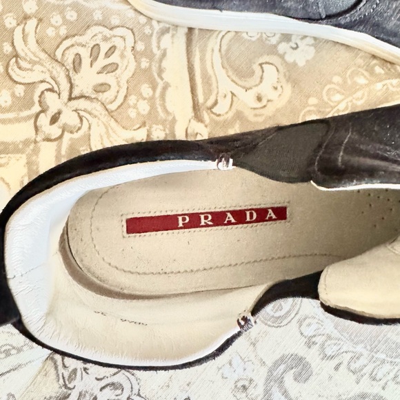 Prada - Picture 2 of 6